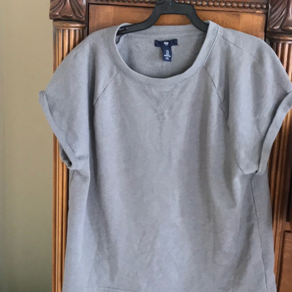 Gap -M heather grey short sleeve terry shirt